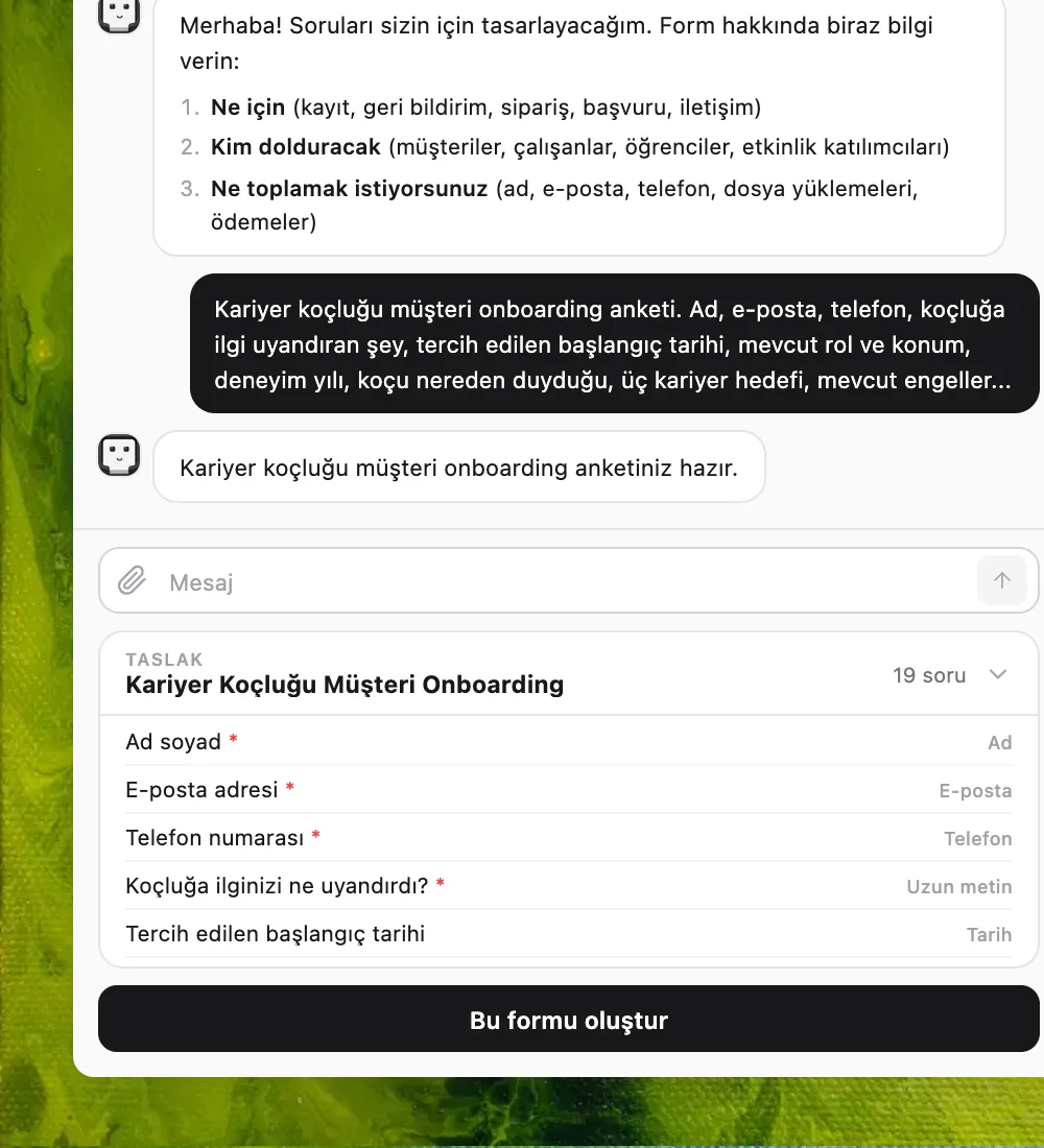 Formms form düzenleyicisi, yapay zekanın yazdığı ve sizin elle düzeltebileceğiniz soruları gösteriyor